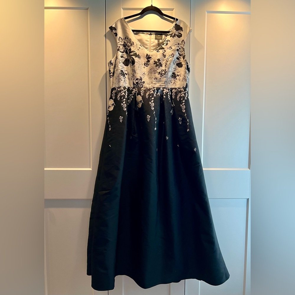 Adrianna Papell Silver & Grey Black Tie Dress - Size 16 - Worn Once
